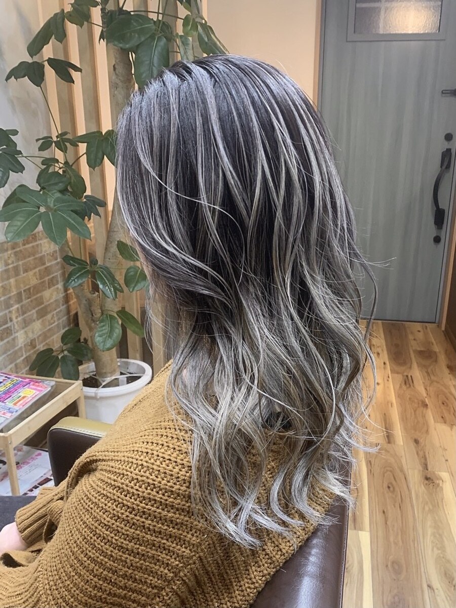 デザインカラーのヘアスタイル
